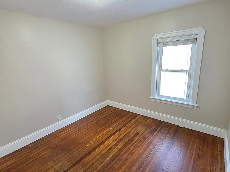 177 Oriole Ave 2ndFlr 2B/1B Carpet SSAppliances PetsOK DblParlor — Photo 17