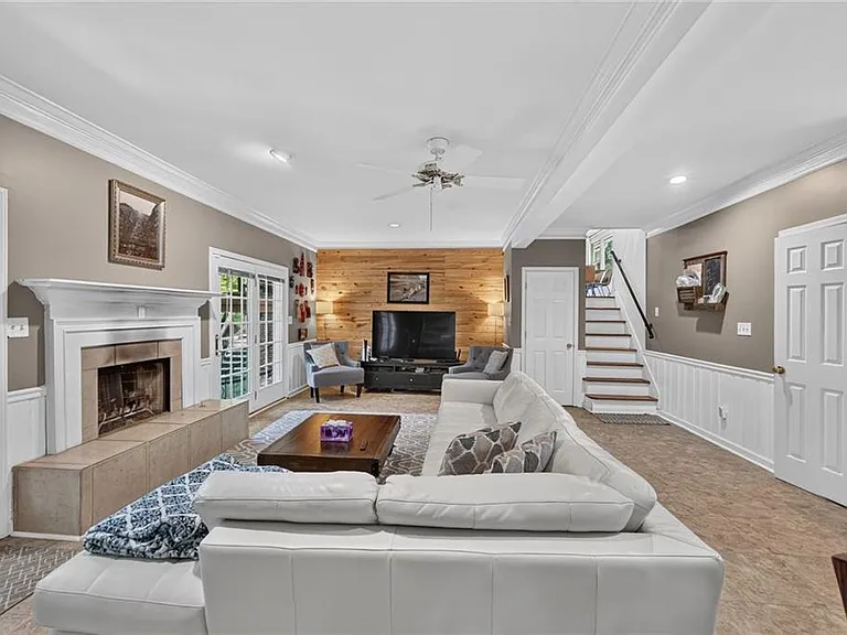 4100 Shawnee Ln NE — Photo 18