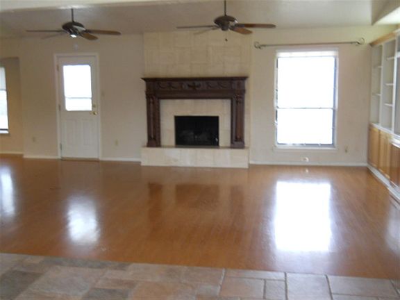 3rd image of 2407 NW Redwood Ln