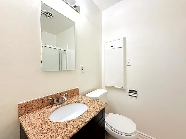 5356 Fountain Avenue/1266 N. Serrano — Photo 11