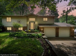 9065 Cherokee Rd, Clarkston, MI 48348