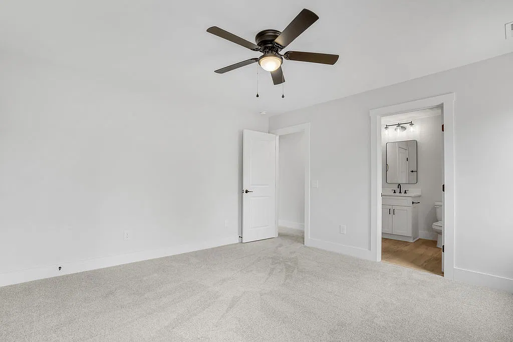 3 bed, 1.5 bath, 1300 sqft, $1,600 — Photo 3