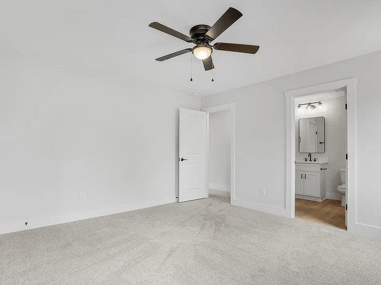 1618 Sigmon St — Photo 3