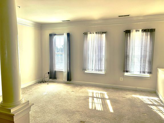 5th image of 164 Mill Green Ave