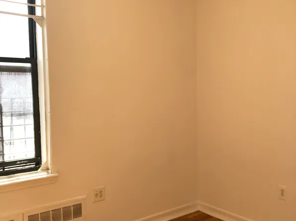 697 Dawson Street image 12 of 14