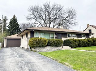 6912 W Kinnickinnic River Pkwy, Milwaukee, WI 53219