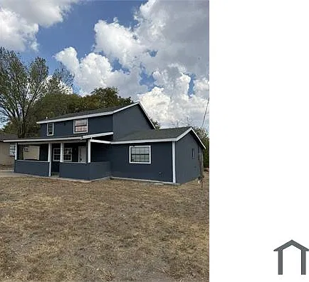 5 bed, 1958 sqft, $2,300 — Photo 2