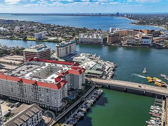 3rd image of 700 Harbour Island Blvd #824