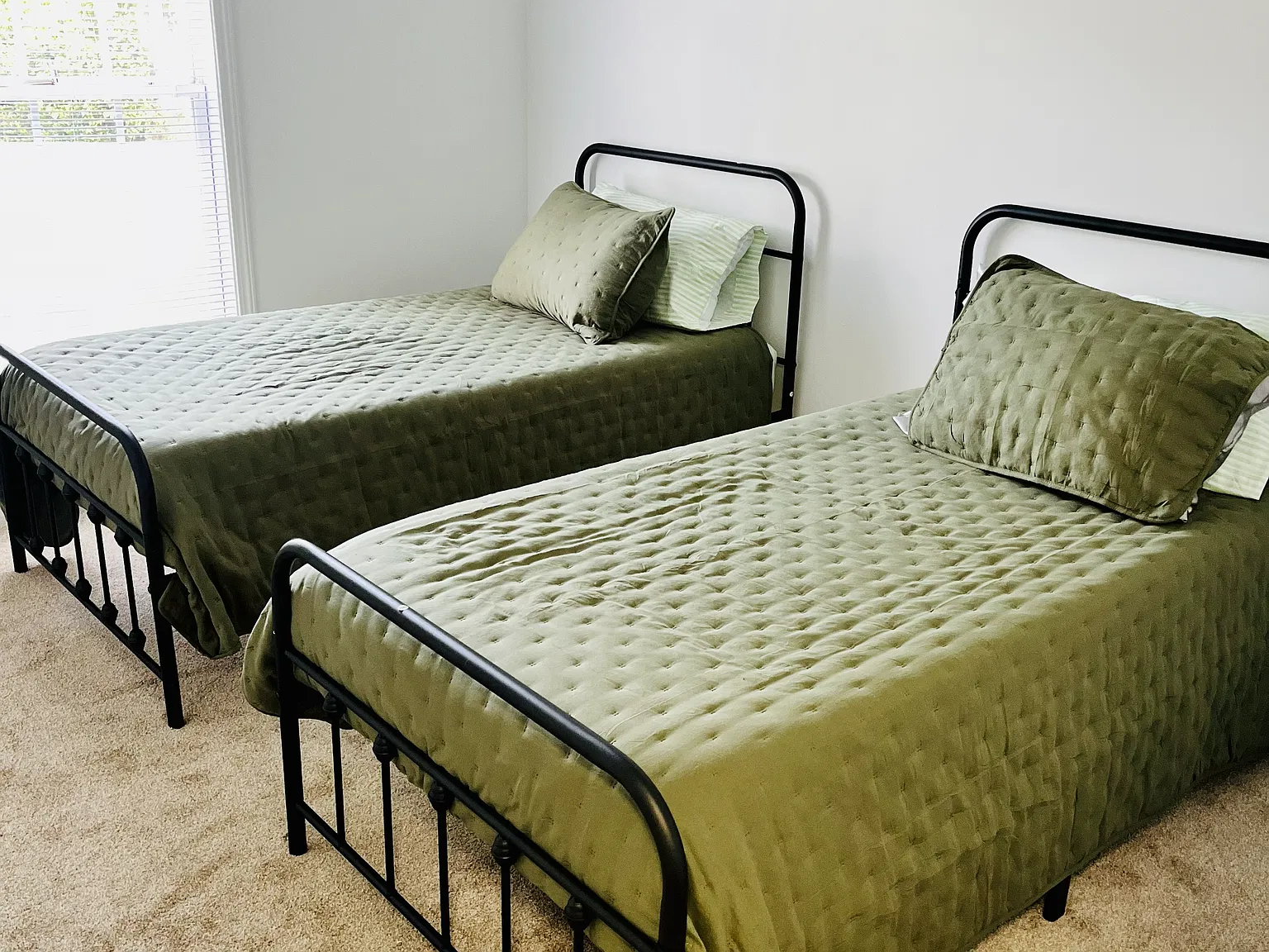 4 bed, 1305 sqft, $2,020 — Photo 4