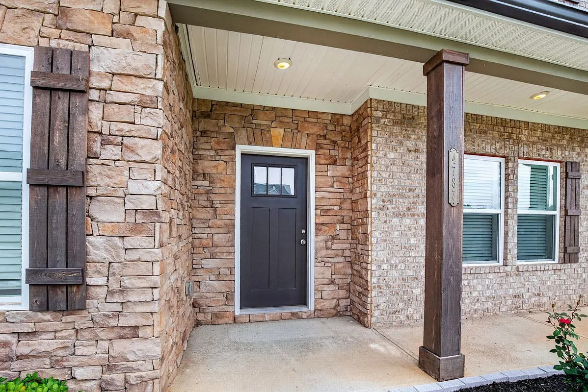 4 bed, 3.0 bath, 2607 sqft, $2,700 — Photo 4
