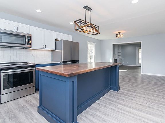 3rd image of 605 Camino Dr