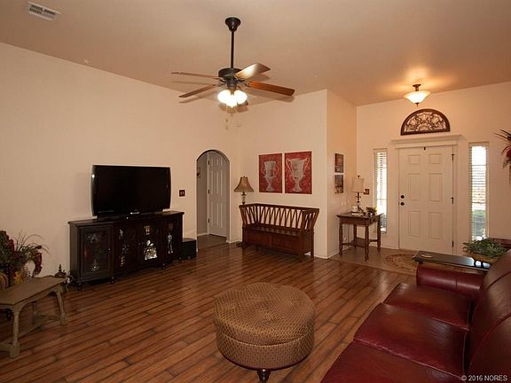5th image of 2436 S Oak Ave