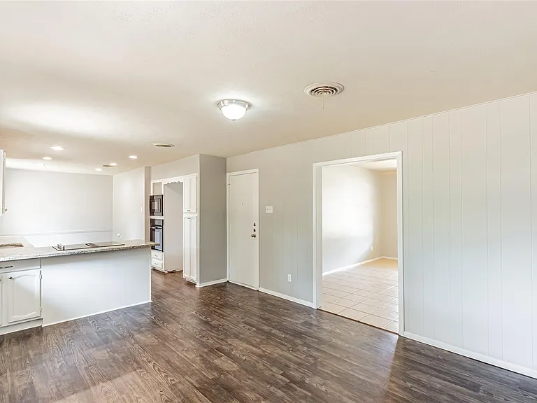 1021 Patricia St — Photo 2
