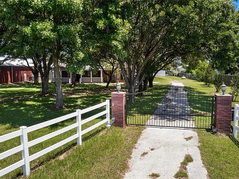 20240 Cypress Rosehill Rd — Photo 8
