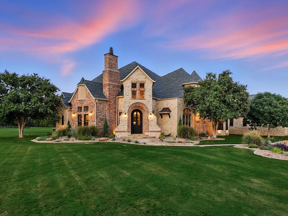 1st image of 850 Manor Dr