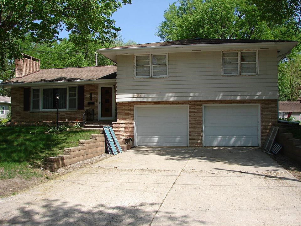 1st image of 214 10th Ave S