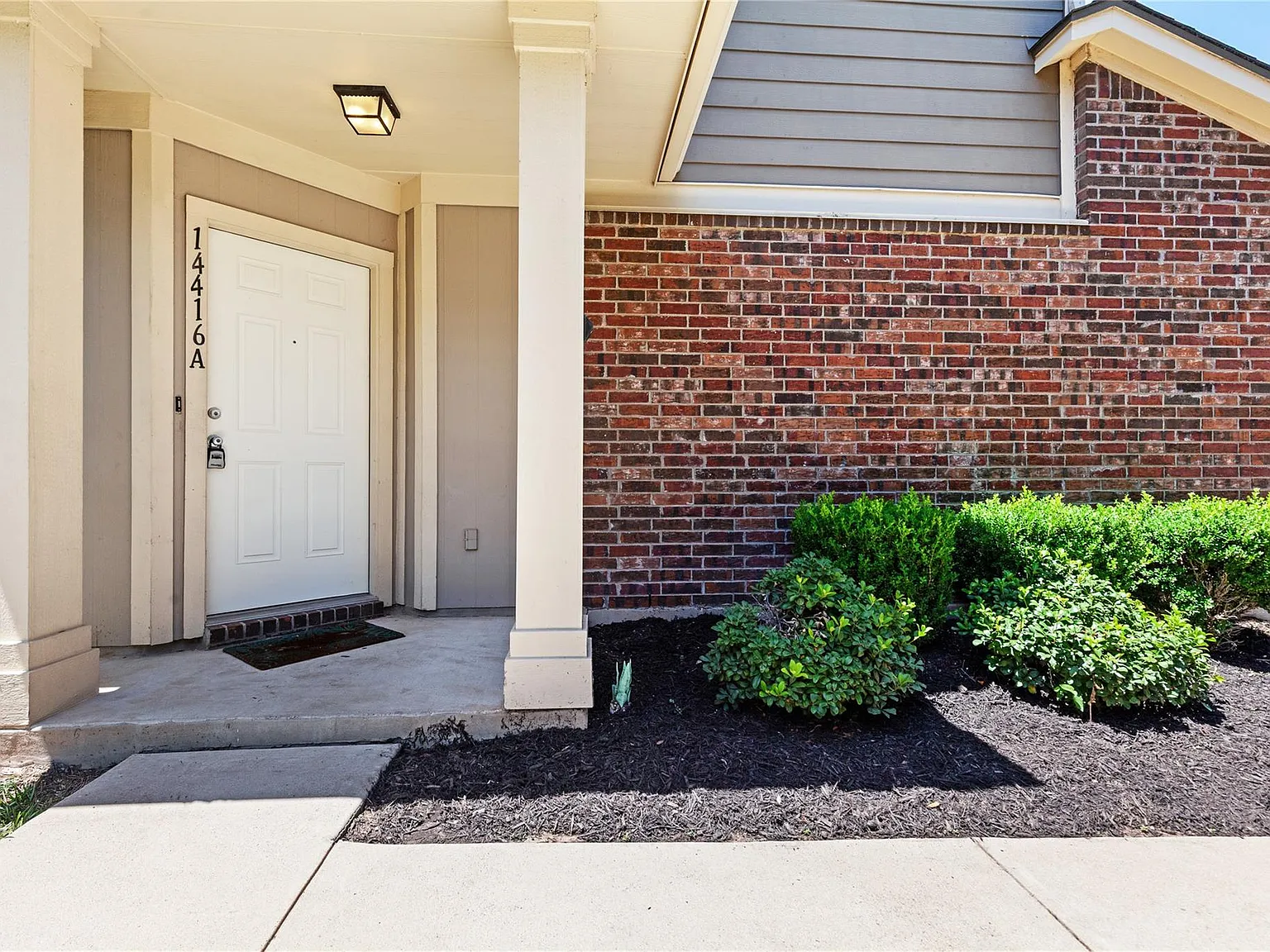 3 bed, 2.5 bath, 1476 sqft, $1,900 — Photo 4