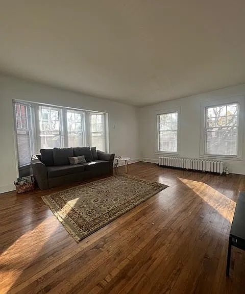 2854 N Summit Ave — Photo 2