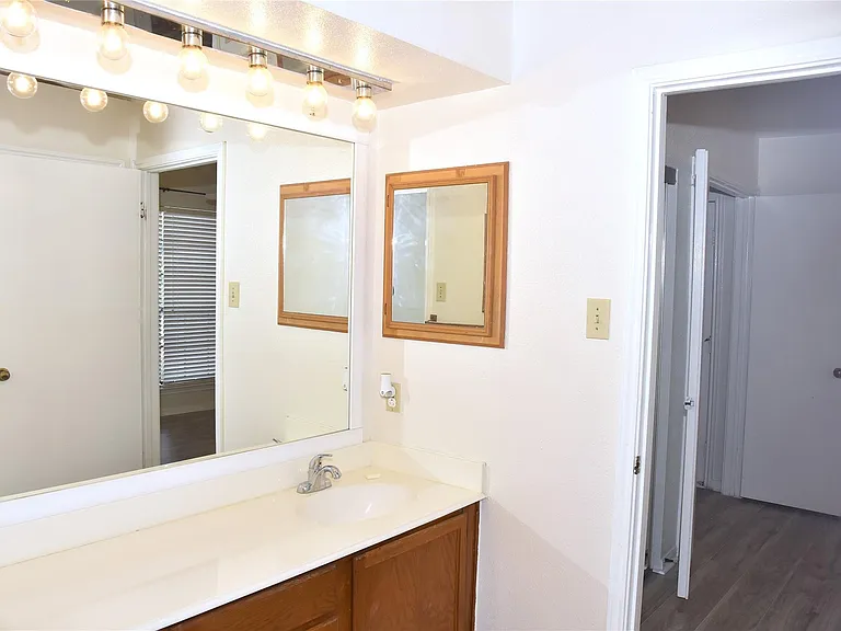 2121 El Paseo St #2000 — Photo 21