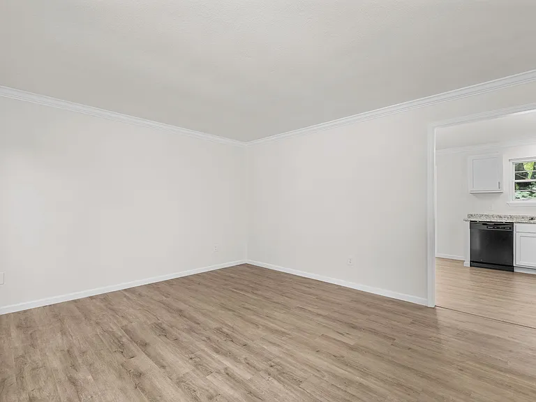 1392 Langholm Dr — Photo 4