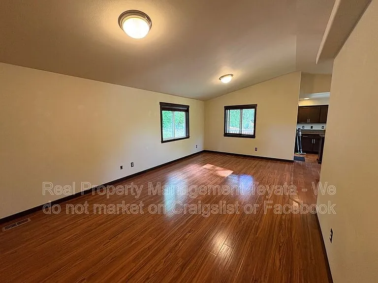 418 Jeff St — Photo 4