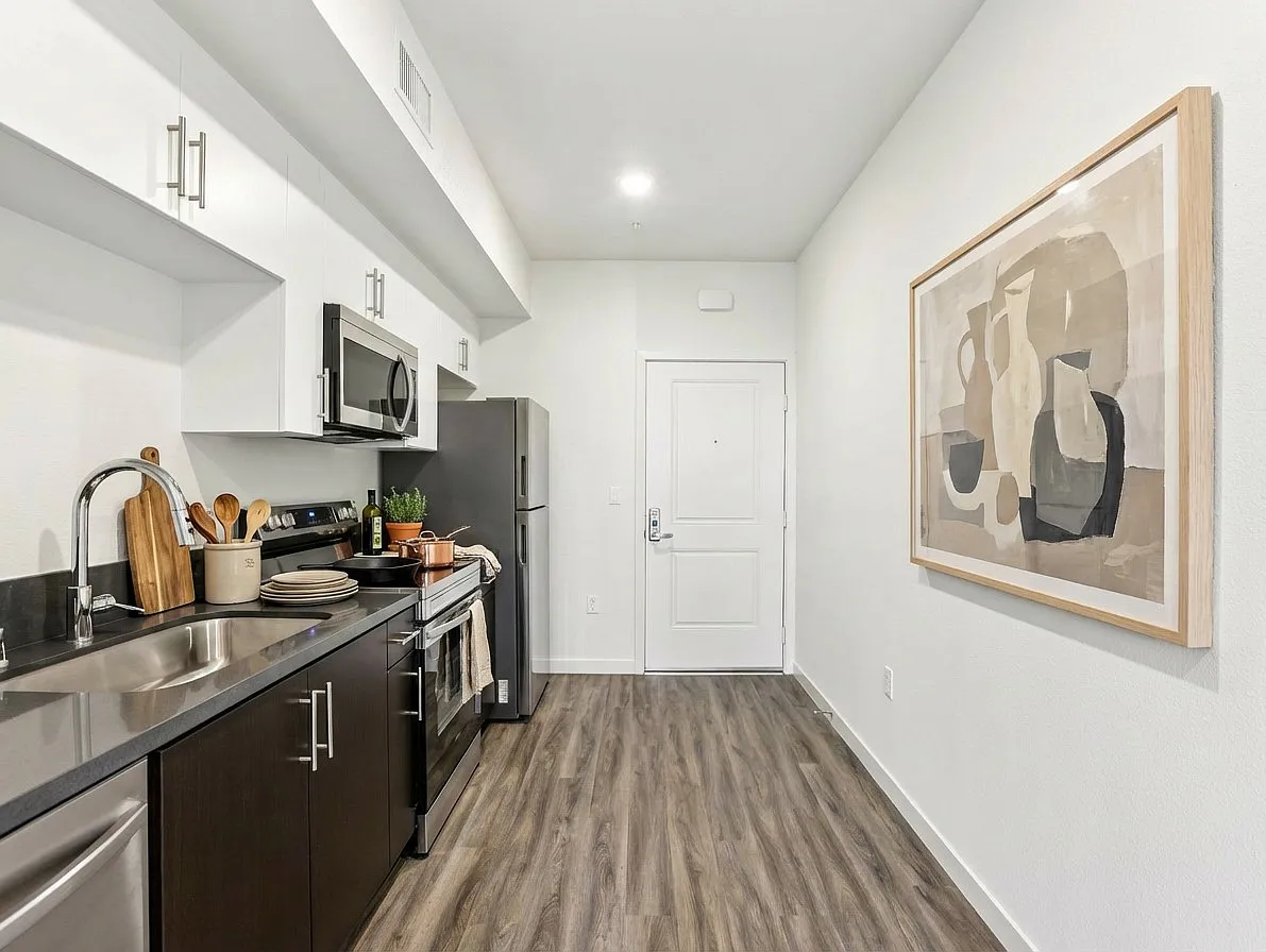 Cloud Nine Luxury Apartments — Photo 3