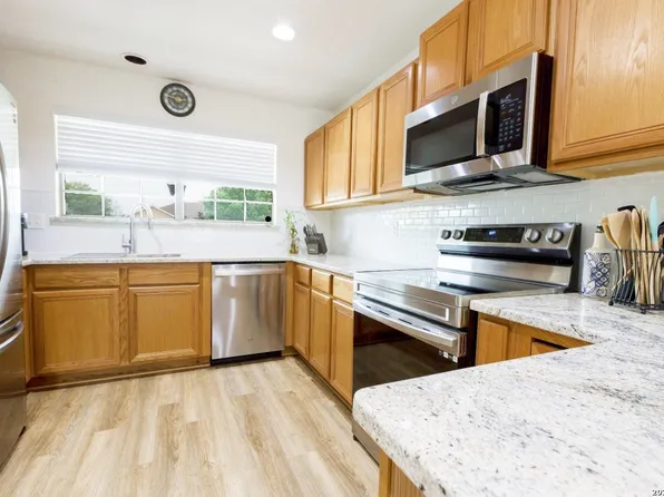 324 Bunker Hill, Pleasanton, TX 78064