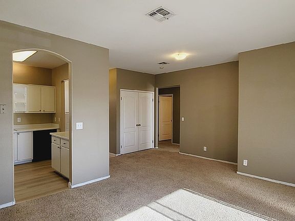 4th image of 1900 N Torrey Pines Dr #1