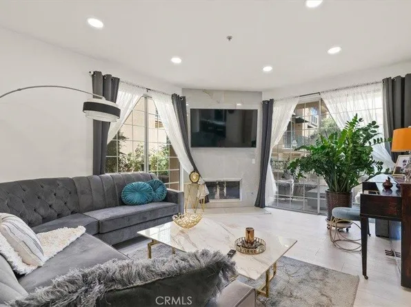 17809 Halsted St Unit 117, Northridge, CA 91325