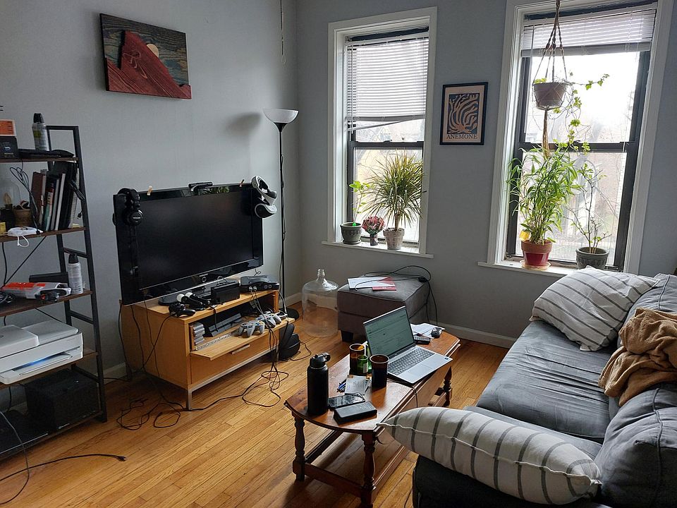 1st image of 2552 N Hamlin Ave #2
