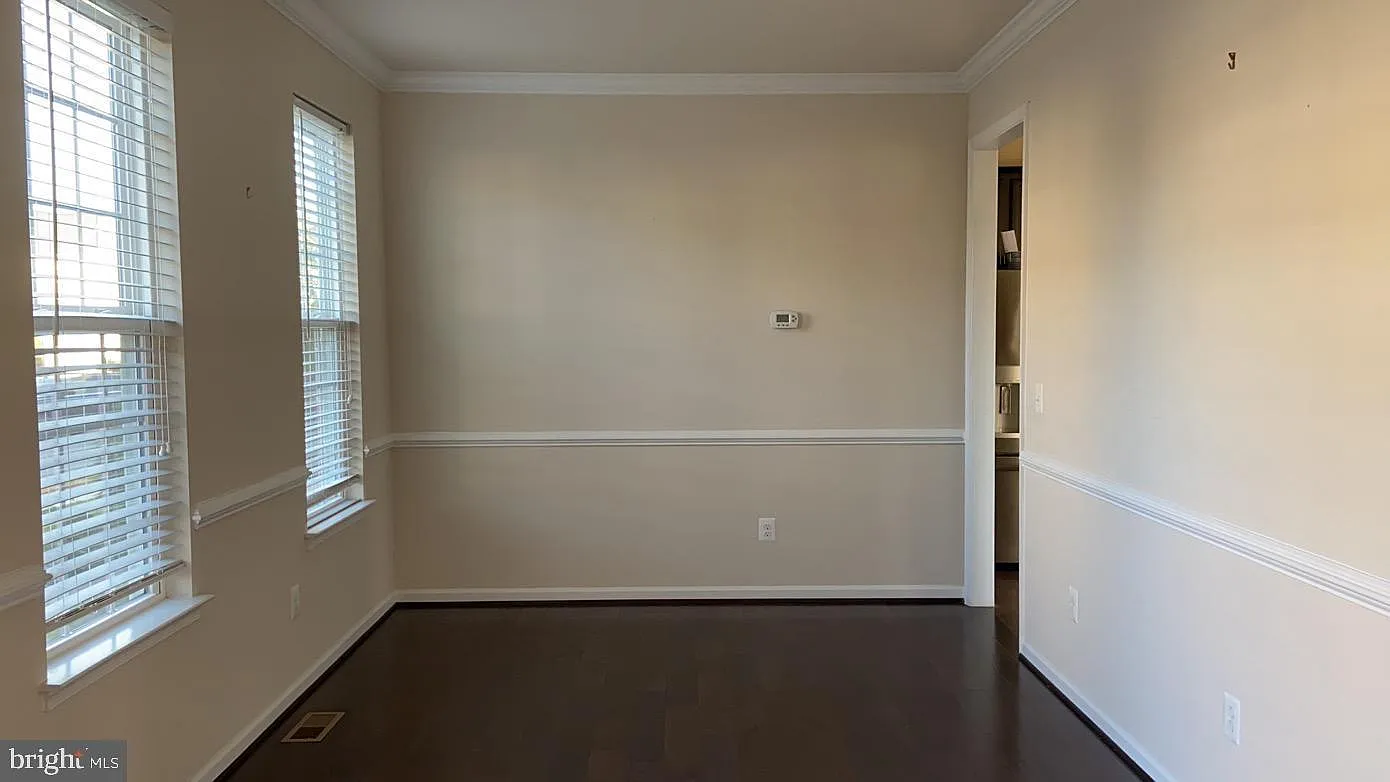 3 bed, 2.5 bath, 1680 sqft, $3,000 — Photo 2
