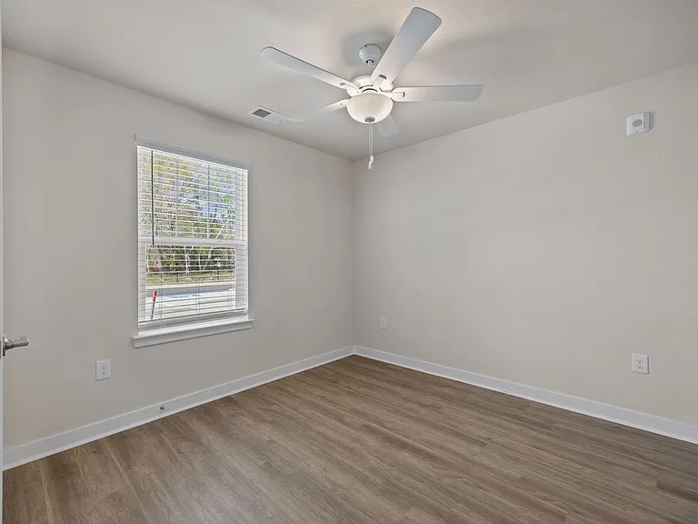 Harbor Village Apartments — Photo 42