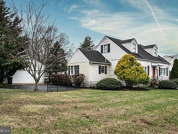 2nd image of 1513 Kuser Rd