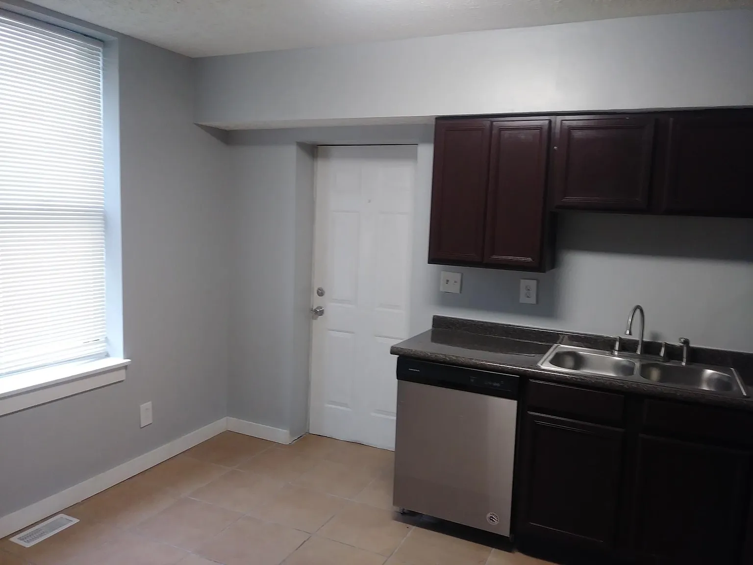 2 bed, 1200 sqft, $1,350 — Photo 4