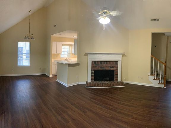 3rd image of 609 N Fairfield Dr