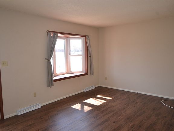 3rd image of 730 Orchard Dr