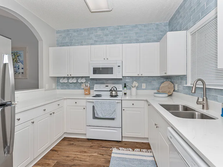 5825 Catalina Dr #234 — Photo 3