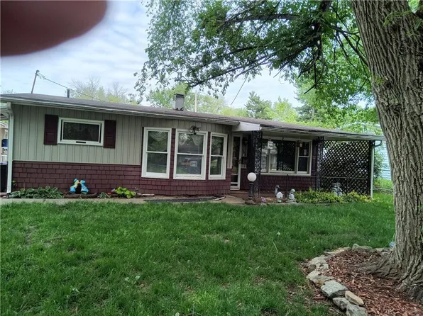 501 Orchard Ln, Saint Joseph, MO 64501