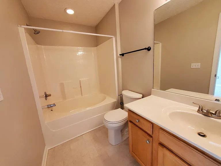 204 Lucille Dr — Photo 6