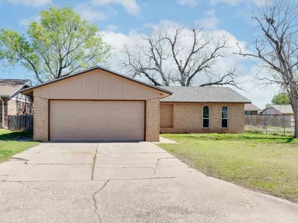 810 SE Caber Cir, Lawton, OK 73501