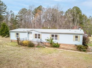 3900 Woodley Dr, Amelia Court House, VA 23002