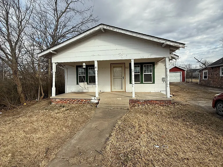 1521 N Park Ave — Photo 1