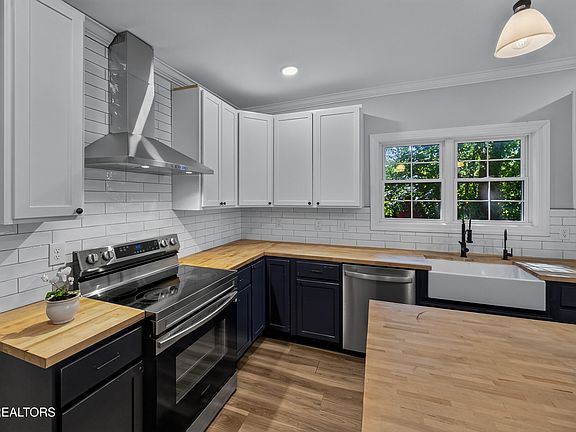 5th image of 1613 Dunbar St
