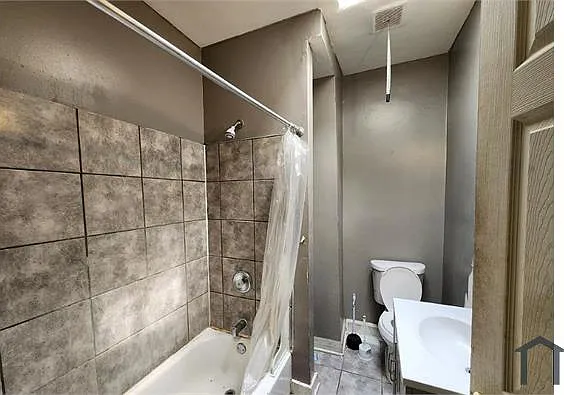 2704 Harlem Ave — Photo 9