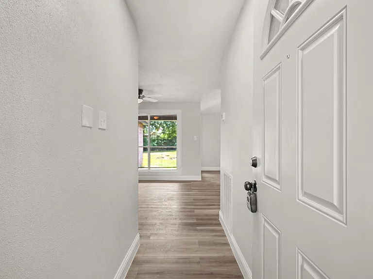 22039 Rivermead Dr — Photo 3