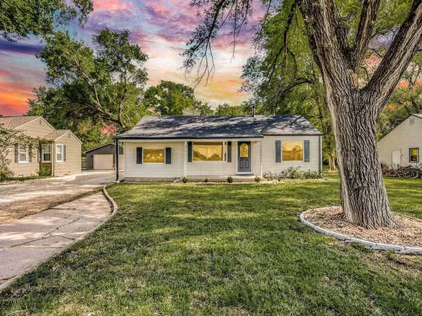 312 W Kelly Ave, Augusta, KS 67010