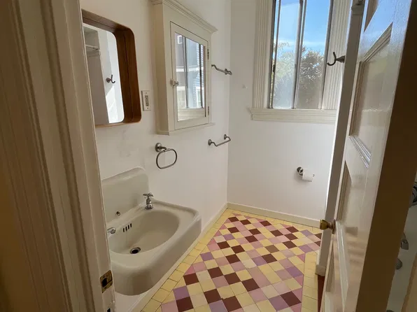 374 Fairmount Ave APT 2B, Oakland, CA 94611
