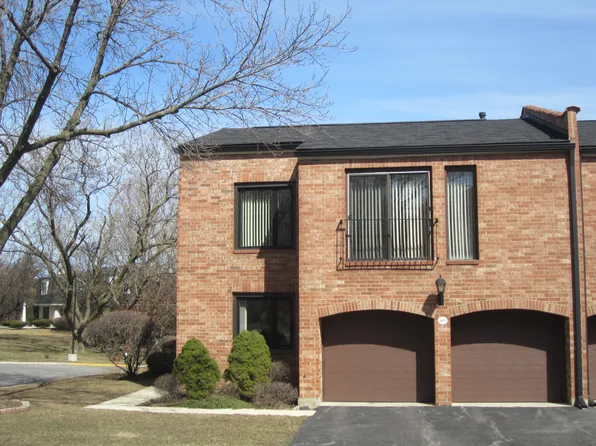 2S567 Patrick Henry Sq, Oak Brook, IL 60523