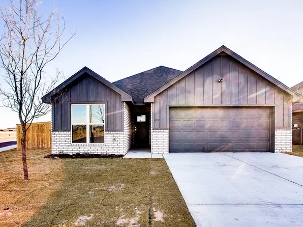 817 N 4th St, Wolfforth, TX 79382