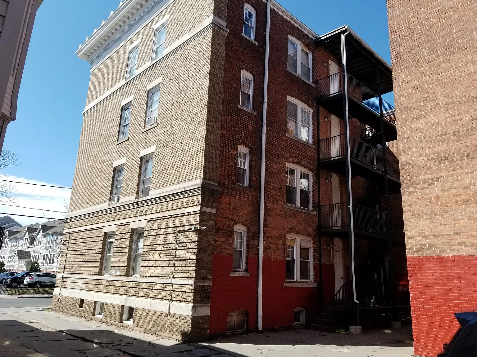 270 Sigourney and 114, 116 Ashley Street - 4 — Photo 4